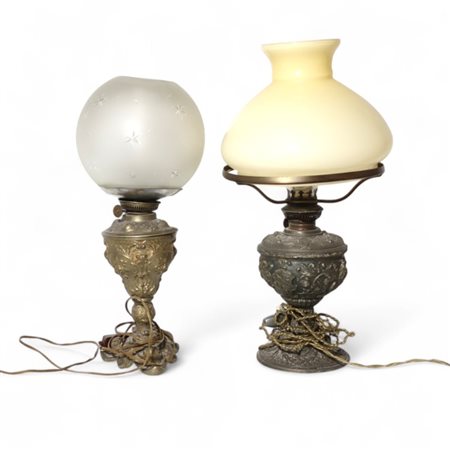 Due lumi in gelamina a petrolio montati ad elettricità Altezza cm 47 e cm 48