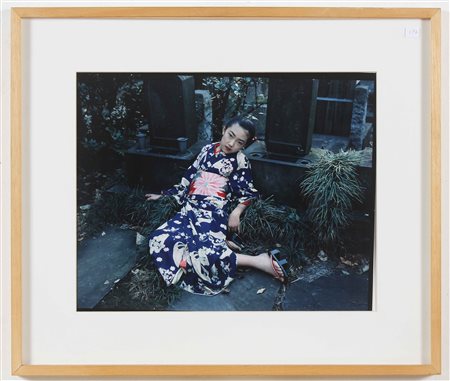 ARAKI NOBUYOSHI (n. 1940) Sena titolo. Fotografia. Cm 42,50 x 34,00. Al retro...