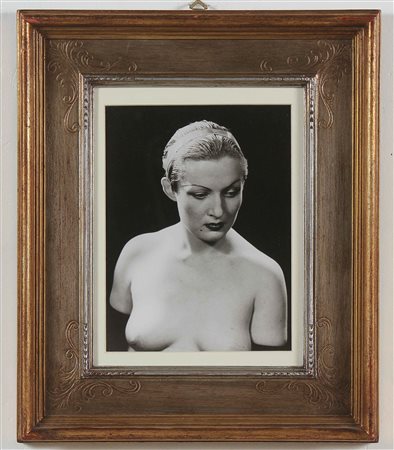 MAN RAY (1890 - 1976) Ritratto. 1981. Fotografia. Cm 30,00 x 33,00. Edizione:...