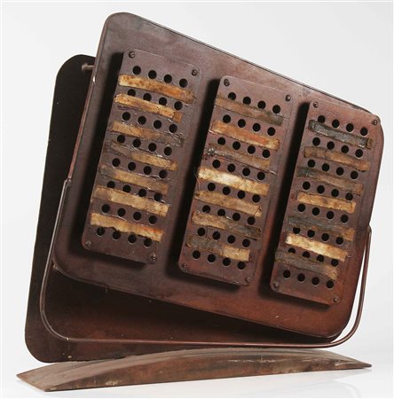 IEVOLELLA ANTONIO (n. 1952) Senza titolo. Ferro. Cm 62,00 x 65,00 x 20,00....