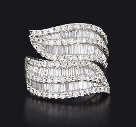 ANELLO ANELLO. In oro bianco 18 kt montatura con disposizione a contrariè...