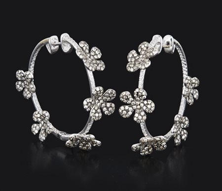 ORECCHINI COPPIA DI ORECCHINI. In oro bianco e brunito 18 kt perno e clip,...