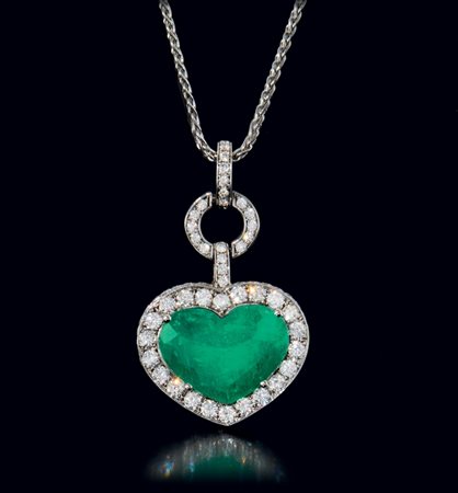 CIONDOLO CIONDOLO. In oro bianco 18 kt centrato da smeraldo taglio cuore di...