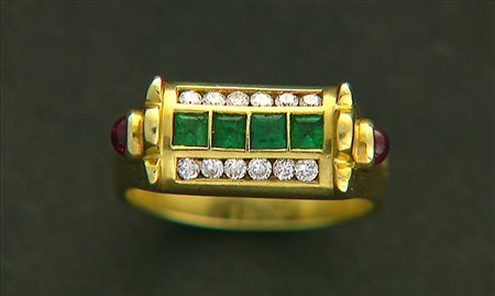 ANELLO ANELLO. In oro giallo 18 kt sommità a ponte impreziosita da diamanti...