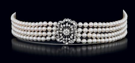 COLLANA COLLANA. A quattro fili di perle coltivate Giappone di mm 5/6 ca. con...