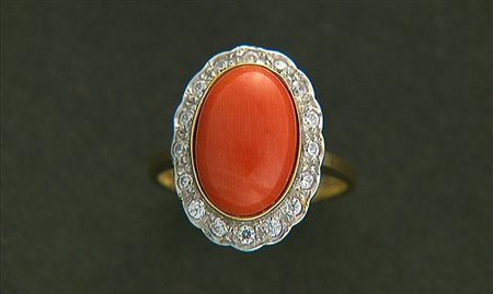 ANELLO ANELLO. In oro bianco e rosè 18 kt montatura ovalizzata con bordi...