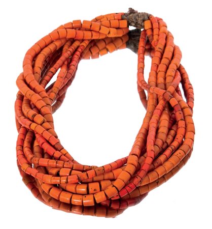 COLLANA COLLANA. A sette fili di inserti cilindrici in corallo disposti in...
