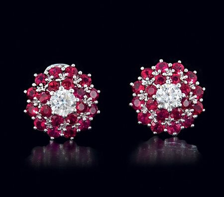 ORECCHINI COPPIA DI ORECCHINI. In oro bianco 18 kt perno e clip, realizzati a...