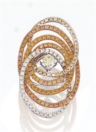 ANELLO ANELLO. In oro rosa e bianco 18 kt montatura a settori ovalizzati...