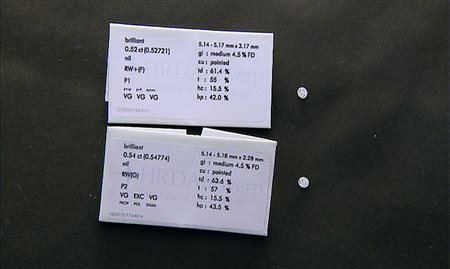 PIETRE SCIOLTE LOTTO DI DUE DIAMANTI. Taglio brillante di cts. 0,54 (colore G...