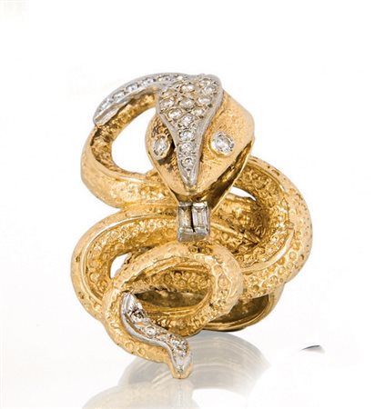 ANELLO ANELLO. In oro giallo e bianco 18 kt realizzato a serpente con decori...