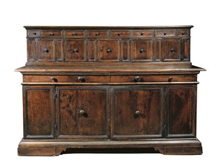 GRANDE CREDENZA, ITALIA CENTRALE, METÀ SECOLO XVIIin noce a patina scura,...