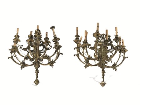 COPPIA DI APPLIQUES, SECOLO XVIII, PERIODO LUIGI XVin bronzo dorato a nove...