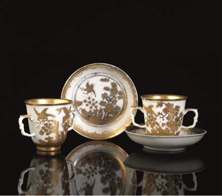 COPPIA DI TAZZINE CON PIATTINO, MANIFATTURA DI MEISSEN, 1725-1732in...