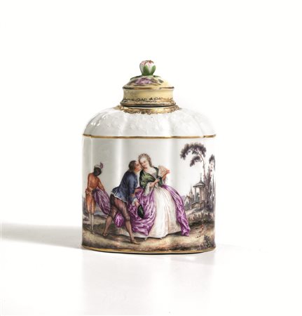 SCATOLA PORTA-THE, MANIFATTURA DI MEISSEN, 1750 CIRCAin porcellana dipinta in...