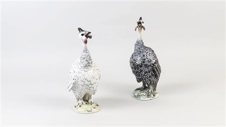 COPPIA DI FIGURE POLICROME IN PORCELLANA Nymphenburg, XX secolo raffiguranti...