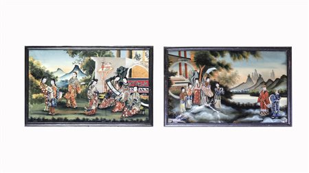 COPPIA DI ANTICHI PANNELLI ORIENTALI dipinti su vetro con scene di corte...