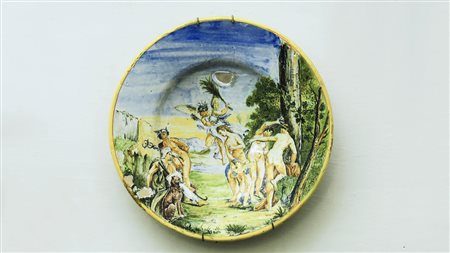 PIATTO DA PARATA IN TERRACOTTA SMALTATA fine del XIX/inizio del XX secolo...