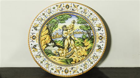 PIATTO DA PARATA IN TERRACOTTA SMALTATA inizio del XX secolo dipinto con...