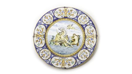 GRANDE PIATTO DA PARATA IN TERRACOTTA SMALTATA fine del XIX secolo dipinto...