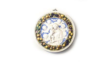 GRANDE PLACCA ROTONDA IN TERRACOTTA SMALTATA Manifattura toscana, prima metà...