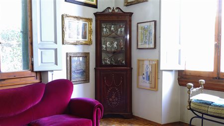 ANGOLIERA A DUE CORPI IN MOGANO Inghilterra, fine del XIX/inizio del XX...