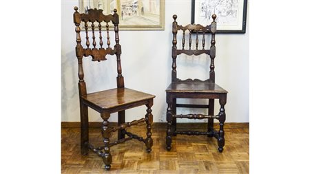 NOVE SEDIE A ROCCHETTO IN NOCE XVII secolo sostegni e traverse a rocchetto,...