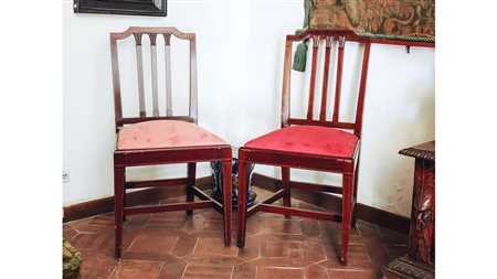 SERIE DI DIECI SEDIE IN MOGANO Inghilterra, inizio del XX secolo intarsiate...