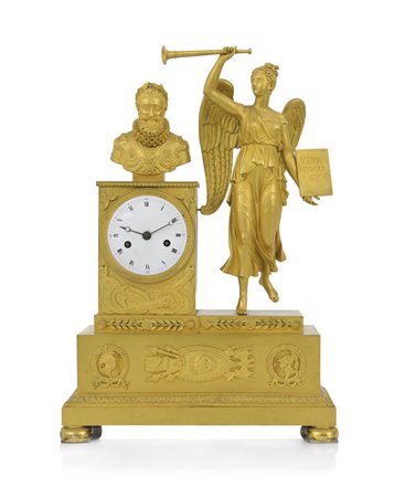 FRANCIA PENDOLA DA TAVOLO IMPERO IN BRONZO DORATO, INIZIO XIX SECOLO, cassa a...