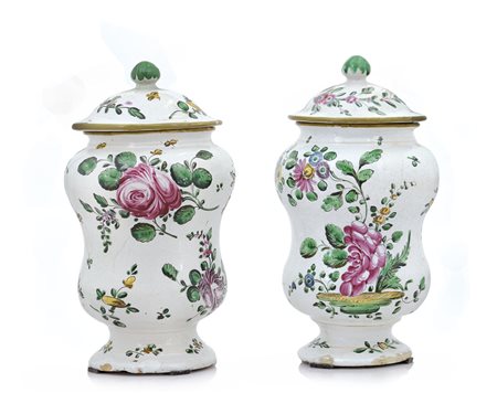 PESARO COPPIA DI ALBARELLI CON COPERCHIO IN MAIOLICA, PESARO, CASALI E...