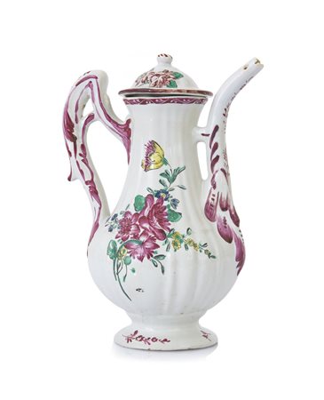 PESARO CAFFETTIERA IN MAIOLICA, PESARO, 1780 CA., piriforme costolata, lungo...