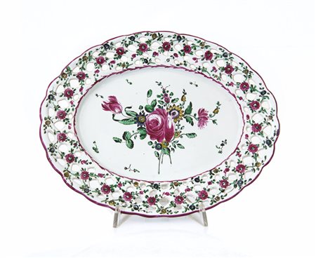 PESARO PIATTO IN MAIOLICA, PESARO, CASALI E CALLEGARI, 1760 CA., ovale con...