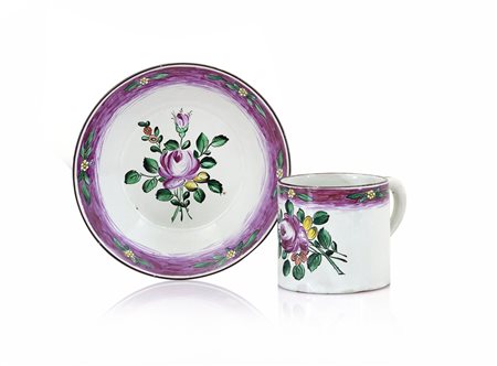 FINCK TAZZA CON PIATTO IN MAIOLICA, BOLOGNA, L.FINCK, 1790-1805, decoro...