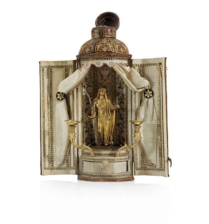 OGGETTISTICA VARIA PICCOLO ALTAROLO IN CUOIO OPERATO E BRONZO DORATO, XIX...