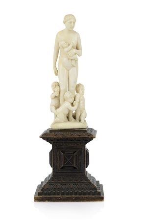 AVORIO EUROPEO GRUPPO IN AVORIO SCOLPITO, XIX SECOLO, raffigurante figura...