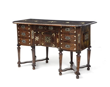 MOBILE DEL XVIII SECOLO SCRIVANIA DA CENTRO "ALLA MAZZARINA" IN NOCE...