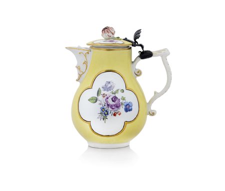 MEISSEN LATTIERA CON COPERCHIO IN PORCELLANA, MEISSEN, 1750 CA., piriforme...