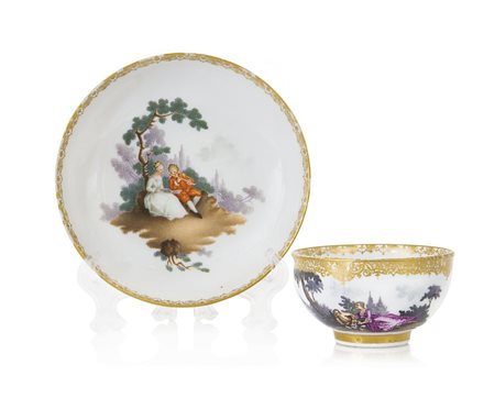 MEISSEN TAZZA CON PIATTO IN PORCELLANA, MEISSEN, 1760 CA., decoro policromo a...
