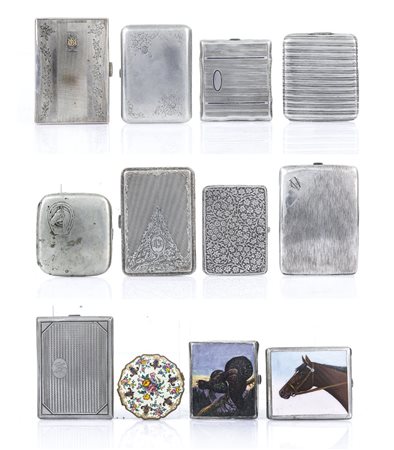 ARGENTI D'EPOCA OTTO PORTASIGARETTE IN ARGENTO, XX SECOLO, decori floreali...