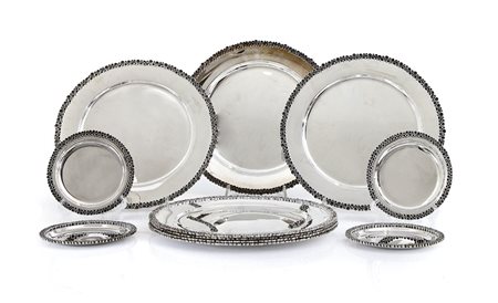 ARGENTI RECENTI SEI SOTTOPIATTI, QUATTRO SOTTO BOTTIGLIA E UN PIATTO IN...