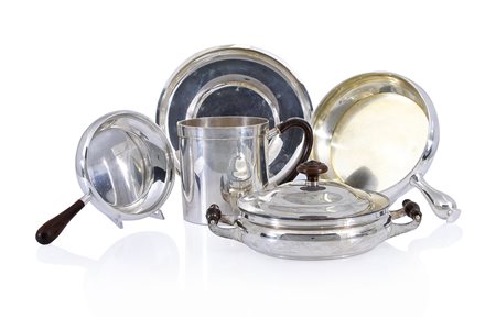 ARGENTI RECENTI UNA PADELLA CON MANICO IN LEGNO, MILANO, GENAZZI, ANNI '70;...