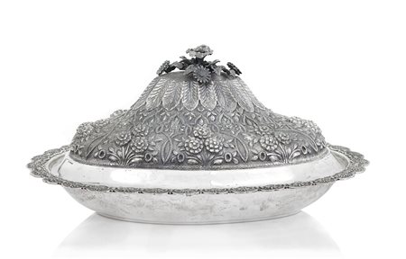 ARGENTI D'EPOCA PORTAVIVANDE CON COPERCHIO IN ARGENTO, XX SECOLO, ovale,...