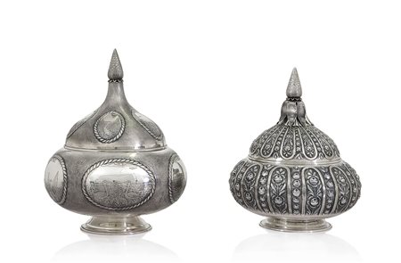 ARGENTI D'EPOCA DUE PORTAVIVANDE CON COPERCHIO IN ARGENTO, XX SECOLO,...