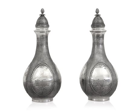 ARGENTI D'EPOCA COPPIA DI BOTTIGLIE CON TAPPO IN ARGENTO, XX SECOLO,...