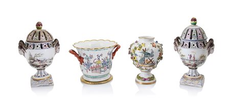 CERAMICA LOTTO DI DIVERSI OGGETTI IN CERAMICA, XIX-XX SECOLO, composto da una...