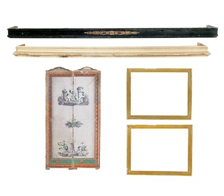 OGGETTISTICA VARIA UNA PARAVENTO IN CARTA TELATA, UNA COPPIA DI CORNICI E DUE...