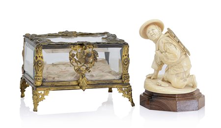 OGGETTISTICA VARIA UNA SCULTURA IN AVORIO, GIAPPONE, XIX SECOLO, raffigurante...