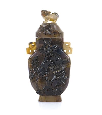 ARTE ORIENTALE VASO CON COPERCHIO IN AGATA, CINA, XX SECOLO, decori floreali...