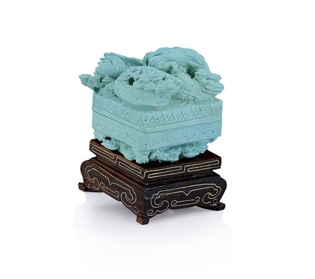 ARTE ORIENTALE PICCOLO CONTENITORE CON COPERCHIO IN TURCHESE, CINA, XIX...