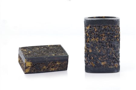 ARTE ORIENTALE UN VASO PORTAPENNELLI E UN COFANETTO IN TARTARUGA, CINA, XIX...